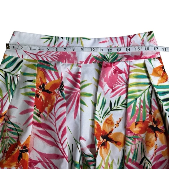 NWT New York & Company Pleated Overlay Tropical Floral Skirt With Shorts. Size L - Picture 6 of 12